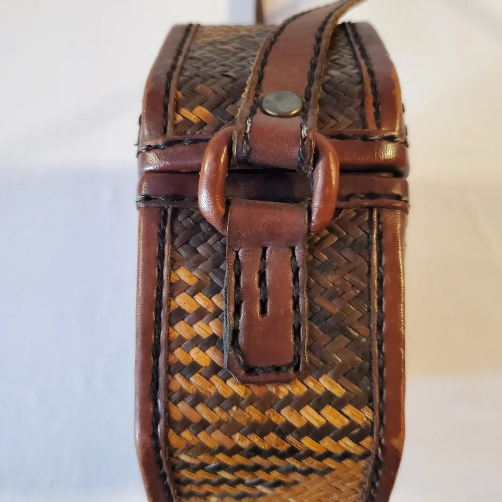 Lined Vintage Woven Crossbody Bag‎ - Picture 11 of 14